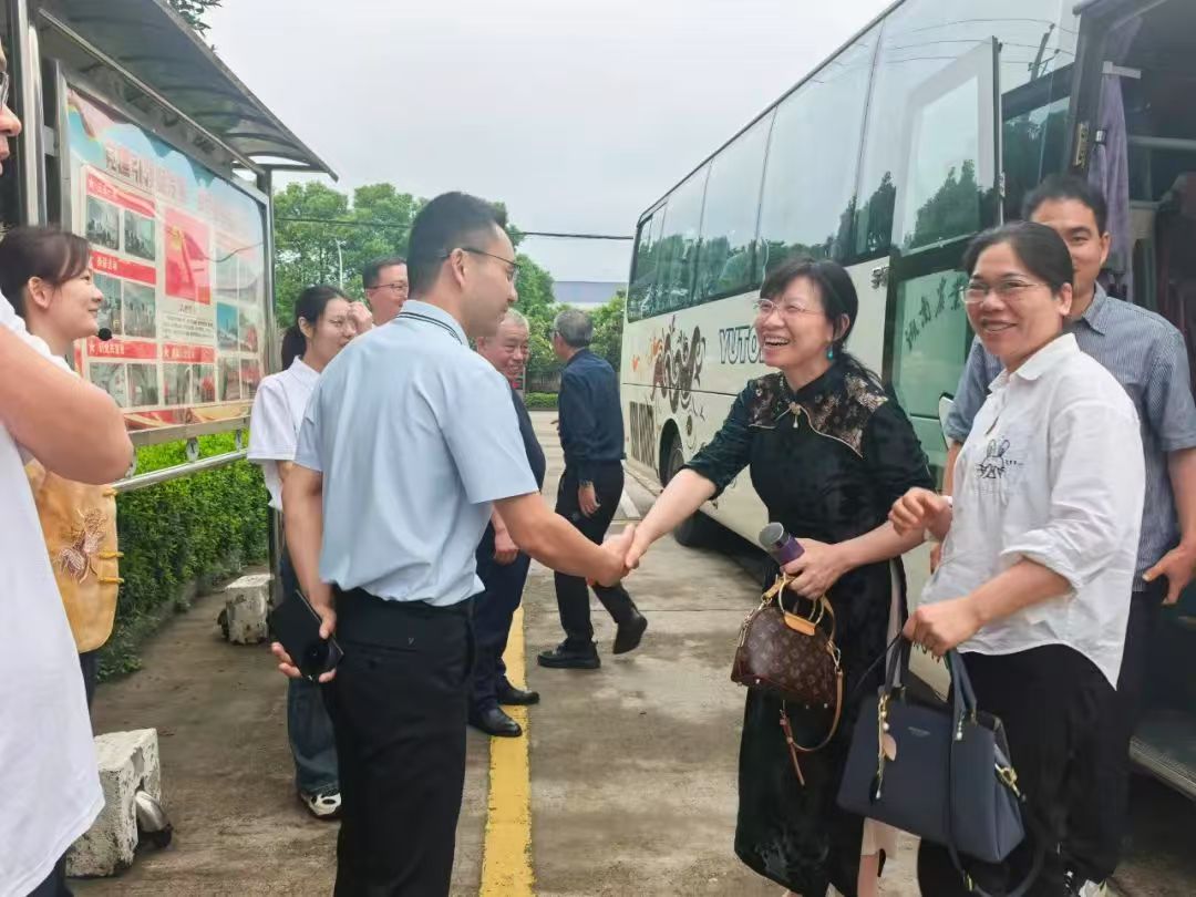 湘益茶香續薪火，校企共繪茯茶新篇——湖南農大師生走進(jìn)益陽(yáng)茶廠(chǎng)開(kāi)展實(shí)踐研學(xué)
